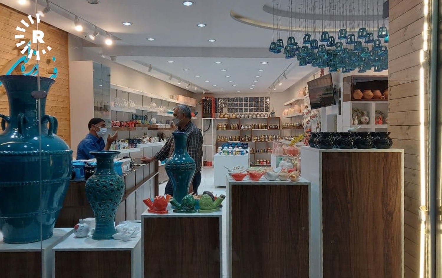 A shop in Lalejin sells locally made pottery, on September 27, 2021. Photo: Jabar Dastbaz/Rudaw